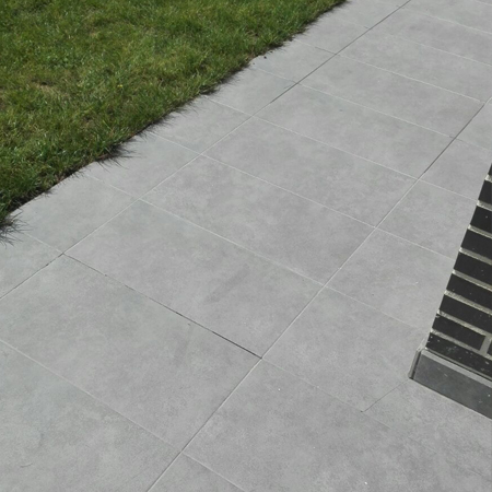 Tratamiento antideslizante Stonegrip sobre suelo porcelánico Mendiola