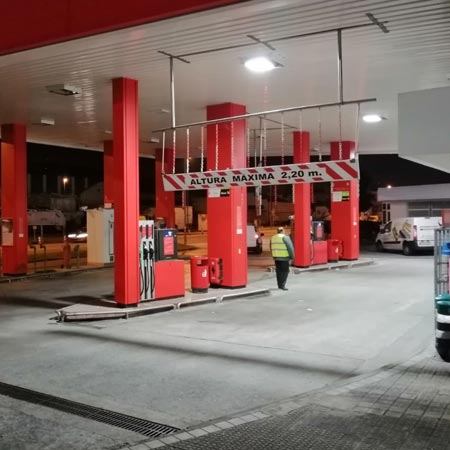 Limpieza en cerámica en el club de Remo de Lekeitio