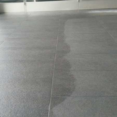 Ayuntamiento Gizaburuaga Vizcaya. Porcelánico natural antes