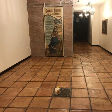 Decapado, protección tonalizante y acabado satinado en un barro en una Bodega de Arnedo ( La Rioja ) limpio