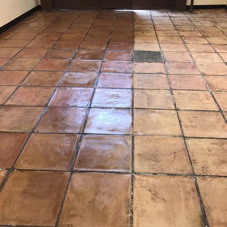 Limpieza en cerámica en el club de Remo de Lekeitio