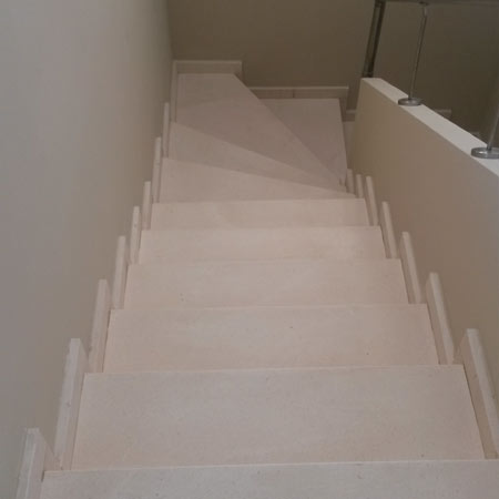 Limpieza y decapado Fila Tone Up en caliza blanca apomazada en Mallén ( Zaragoza ) limpio