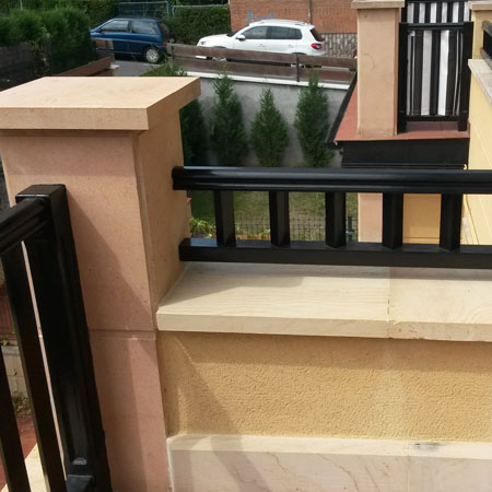 Limpieza de piedra arenisca de negruzcos y verdín en Getxo (Vizcaya) despues