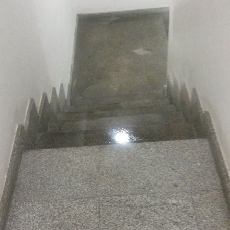 Limpieza en cerámica en el club de Remo de Lekeitio