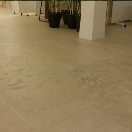 Limpieza de porcelánico natural esmaltado en Hondarribia (Gipuzkoa)