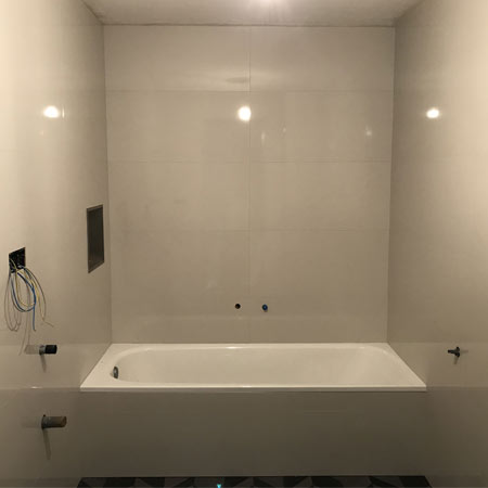 Limpieza en cerámica en el club de Remo de Lekeitio