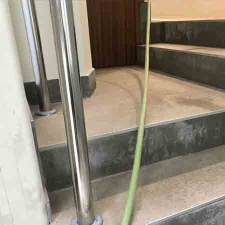 Limpieza en porcelánico natural antideslizante en Basauri ( Vizcaya )