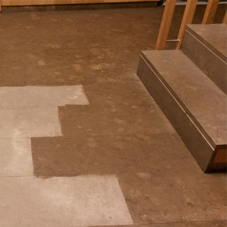 Limpieza en cerámica en el club de Remo de Lekeitio