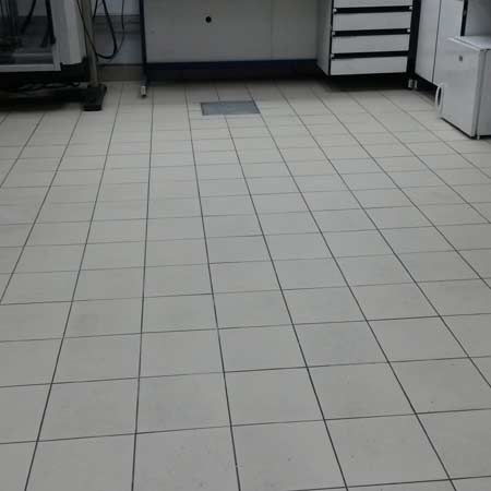 Limpieza de pavimento técnico de suelo de laboratorio en Irurtzun (Navarra) limpio