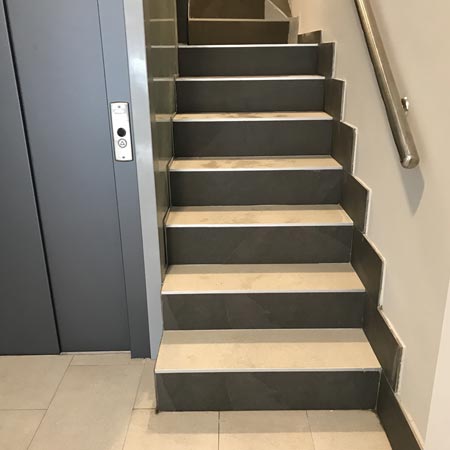 Limpieza porcelanico natural en Comunidad de vecinos de Munguía ( Vizcaya )limpio