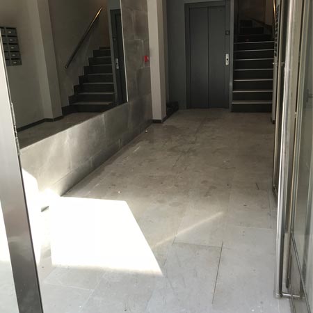 Limpieza en cerámica en el club de Remo de Lekeitio