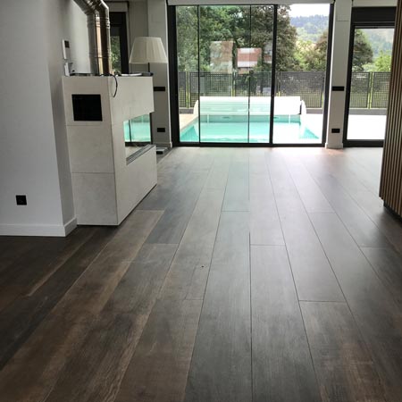 Limpieza en porcelanico natural de gran formato en Galdakao ( Vizcaya ) limpio