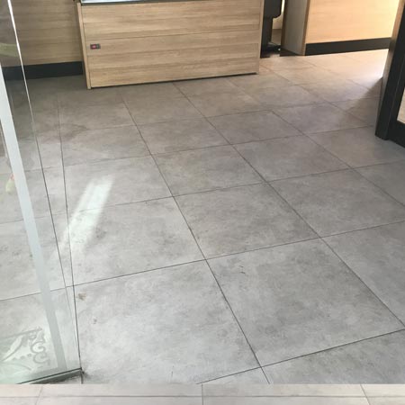 Limpieza y protección anti suciedad en porcelanico natural antideslizante en Ajo ( Cantabria )