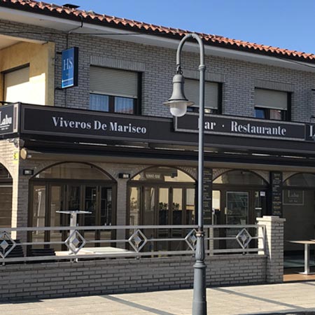 Limpieza en cerámica en el club de Remo de Lekeitio