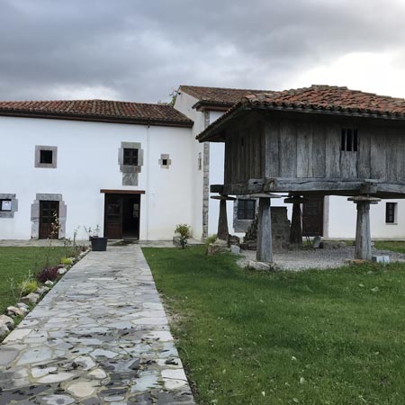 Limpieza en cerámica en el club de Remo de Lekeitio