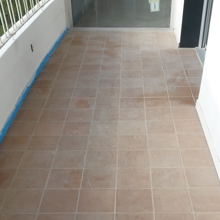 Limpieza de suelo de mosaico hidráulico y mantenimiento en Hondarribia