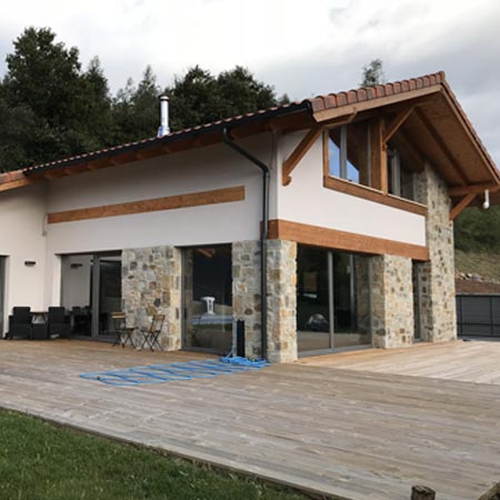 Limpieza en cerámica en el club de Remo de Lekeitio