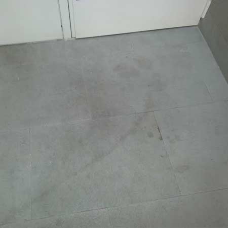 Limpieza suelo porcelánico Lekeitio Vizcaya antes