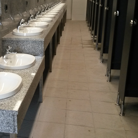 Limpieza de suelos de baños con tratamiento anti suciedad Fila Stop Dirt