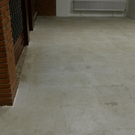 Limpieza y tratamiento antimanchas efecto natural en el Colegio La Pureza en Bilbao ( Vizcaya )