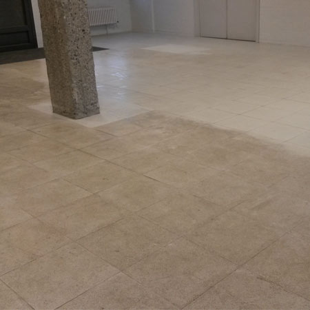 Limpieza en cerámica en el club de Remo de Lekeitio