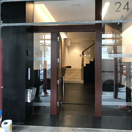 Limpieza y tratamiento tonalizante en Basalto Flameado en Bilbao ( Vizcaya ) limpio