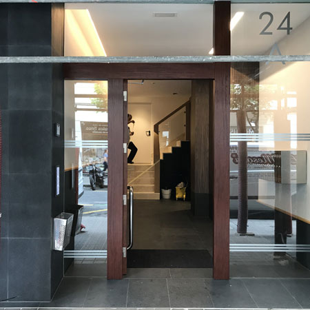 Limpieza y tratamiento tonalizante en Basalto Flameado en Bilbao ( Vizcaya )