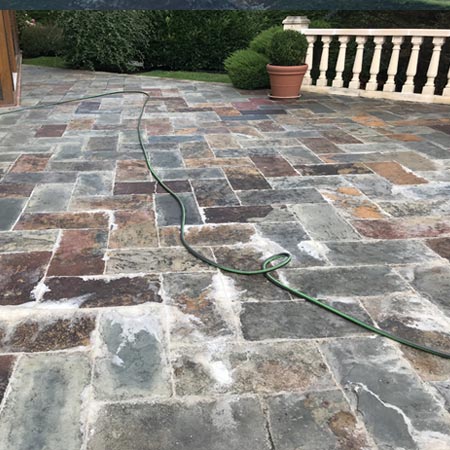 Limpieza en cerámica en el club de Remo de Lekeitio