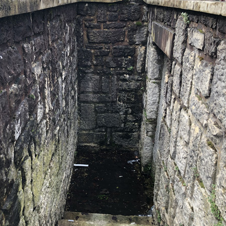 Limpieza y tratamiento hidrófugo en piedra natural de muro en Alsasua (Navarra)
