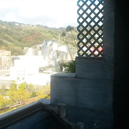 Limpieza en cerámica en el club de Remo de Lekeitio