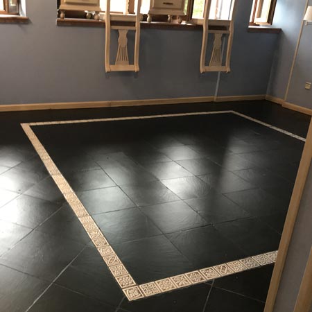 Limpieza y tratamiento tonalizante en pizarra negra en Hotel Palacio La Viñona, Colloto ( Asturias ) limpio