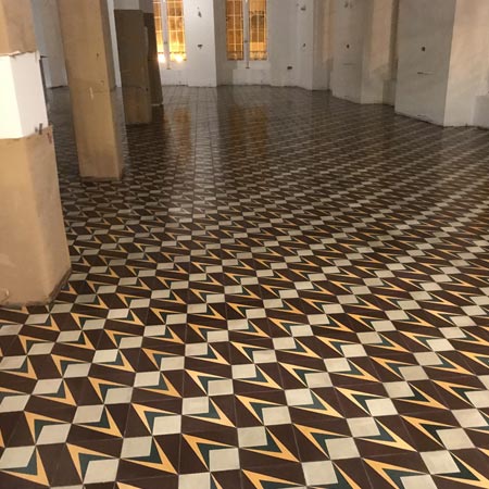 Pretratamiento, limpieza y acabado en pavimento hidraulico en Haro ( La Rioja ) limpio