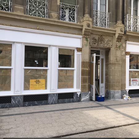 Limpieza en cerámica en el club de Remo de Lekeitio