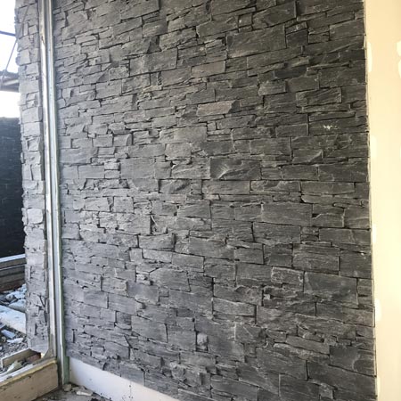 Protección consolidante en piedra cuarcita negra premontada en Peralta ( Navarra )