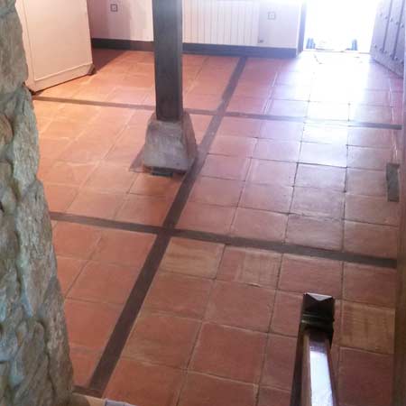 Limpieza y recuperación de superficie de pizarra negra en Somo Boo (Cantabría). Limpio