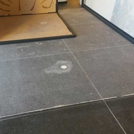 Limpieza de pavimento técnico de suelo de laboratorio en Irurtzun (Navarra)