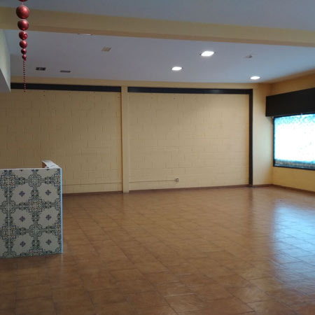 Limpieza en cerámica en el club de Remo de Lekeitio