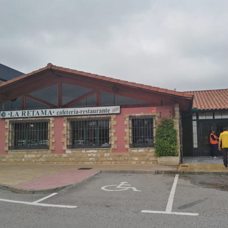 Limpieza en cerámica en el club de Remo de Lekeitio