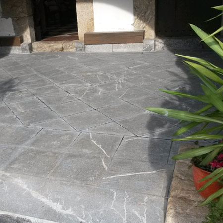 Tratamiento de porche de piedra caliza aburbujada en Gizaburuaga (Vizcaya)