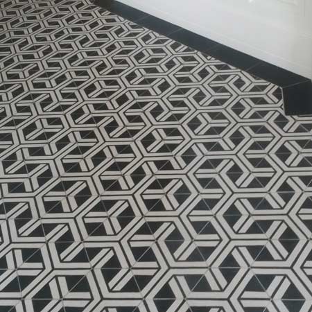 Limpieza y tratamiento posterior de mosaico hidraúlico en Donosti.) antes