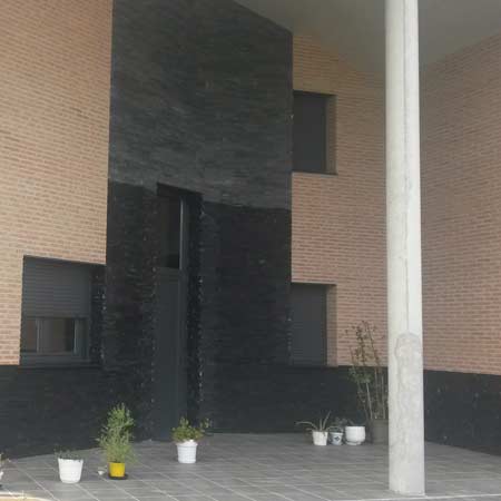 Limpieza oxidaciones y humedades en cuarzita antes